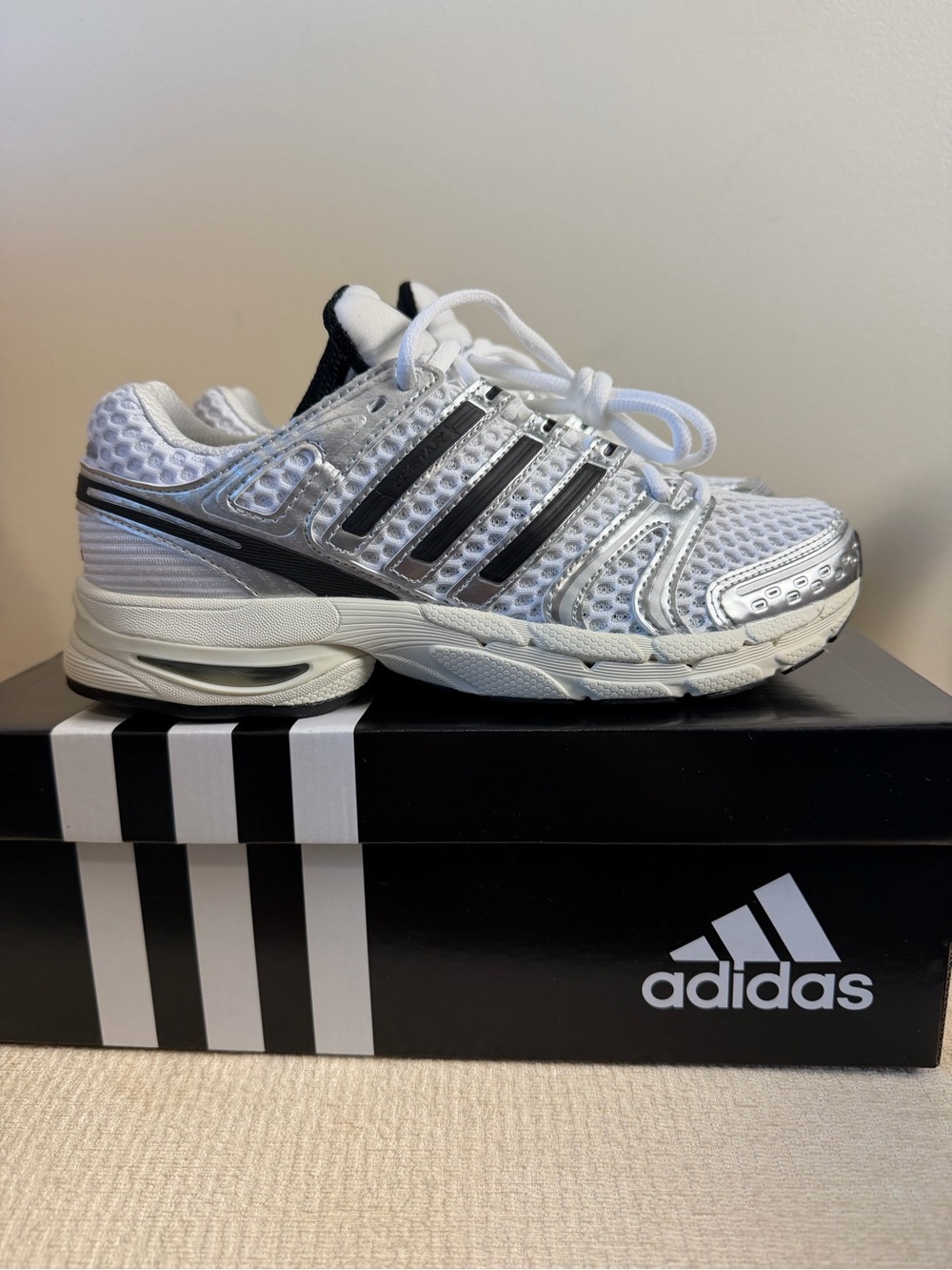 Adidas adiSTAR control 5, white and Black Mesh Running Sneakers